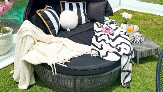 Small Space, Big Escape: Daybeds that Transform Balconies into Bliss