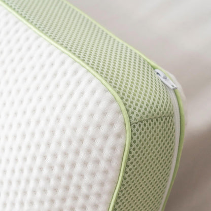 Extreme close-up of the firm pillow's green mesh gusset side panel and zip pull