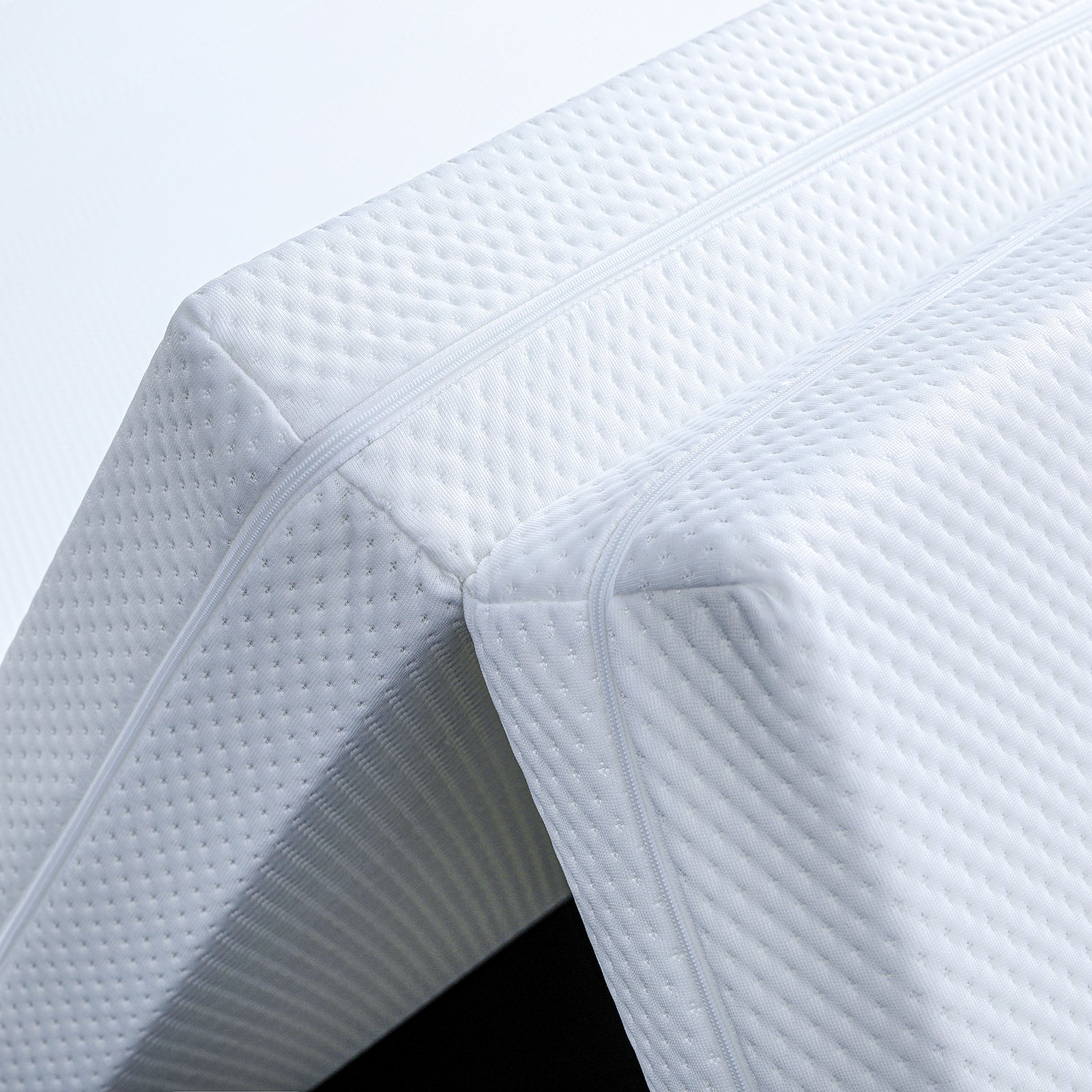 Close-up of the Flecter Foldable Foam Mattress - Queen, highlighting the precision of the zipper and the texture of the foam, showcasing its quality and attention to detail.