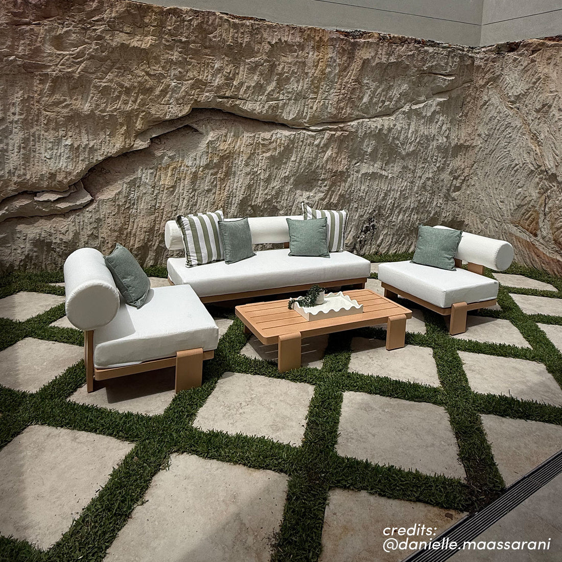 Modica 5 Seater Aluminium Outdoor Sofa Set in Black & Grey