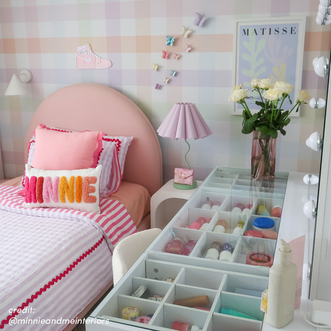 Arielle Makeup Vanity with Hollywood LED Lights in White