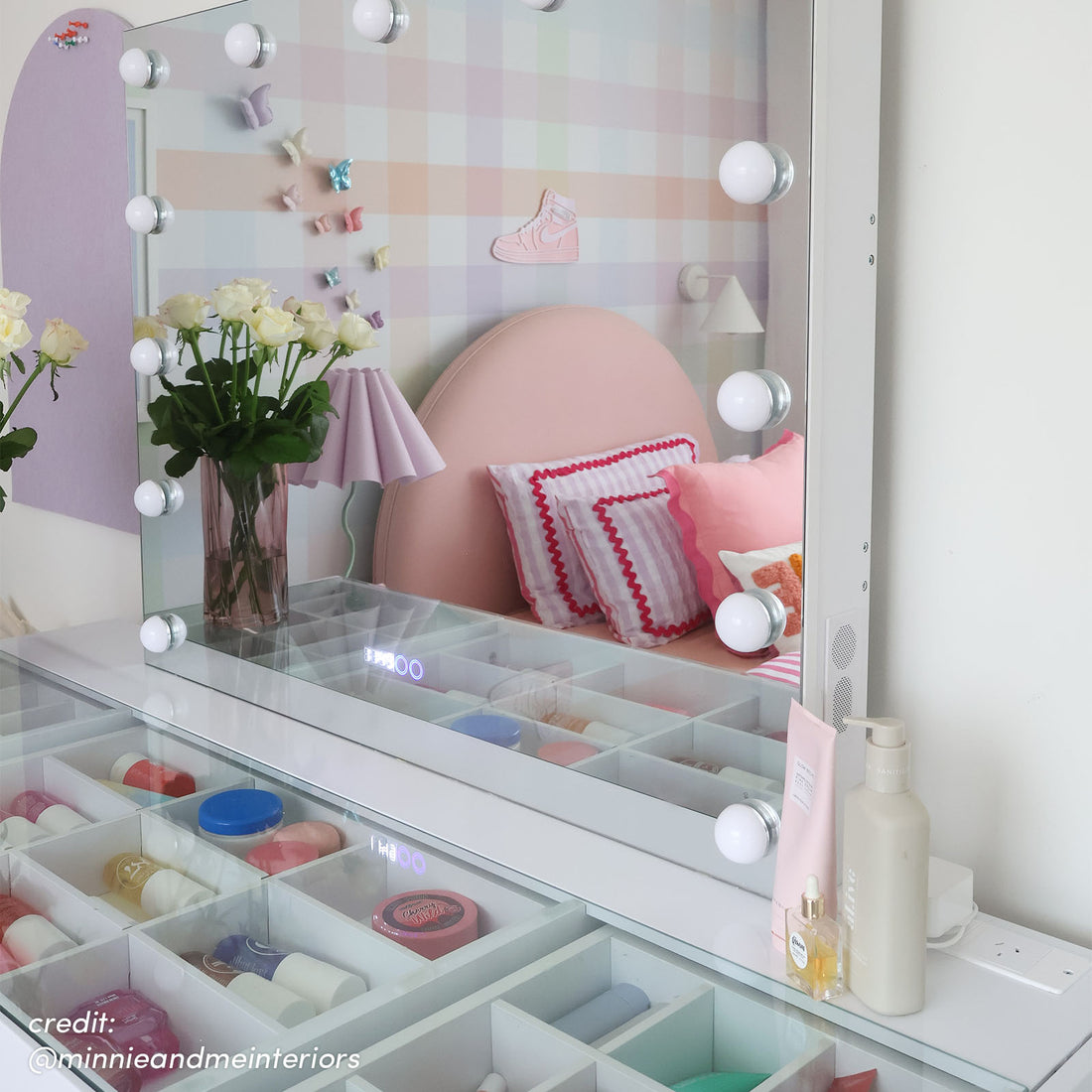 Arielle Makeup Vanity with Hollywood LED Lights in White