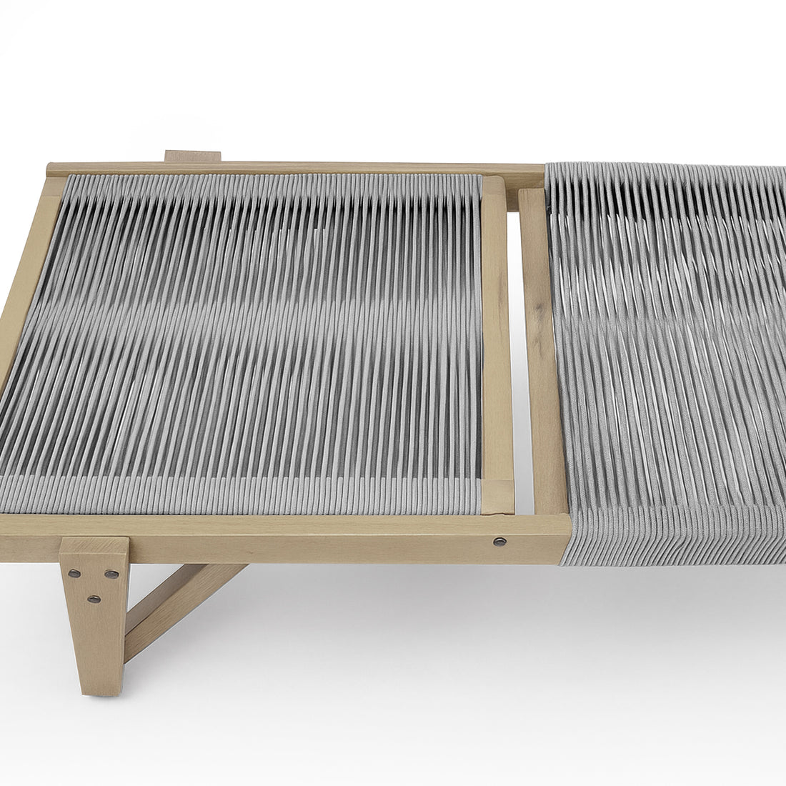 Close-up of the Aureli Hardwood Acacia Reclining Sun Lounger with a light grey, tightly woven rope seating surface and an extendable sliding section for adjustable outdoor comfort.